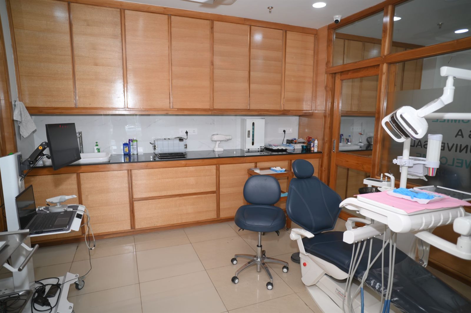 Family Dental Clinic Shela Ahmedabad - clinic photo 4